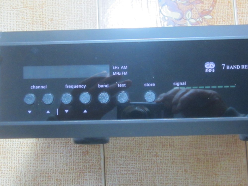 AVI S2000MT2 / 7 Band Reference Tuner Receiver in Black finish