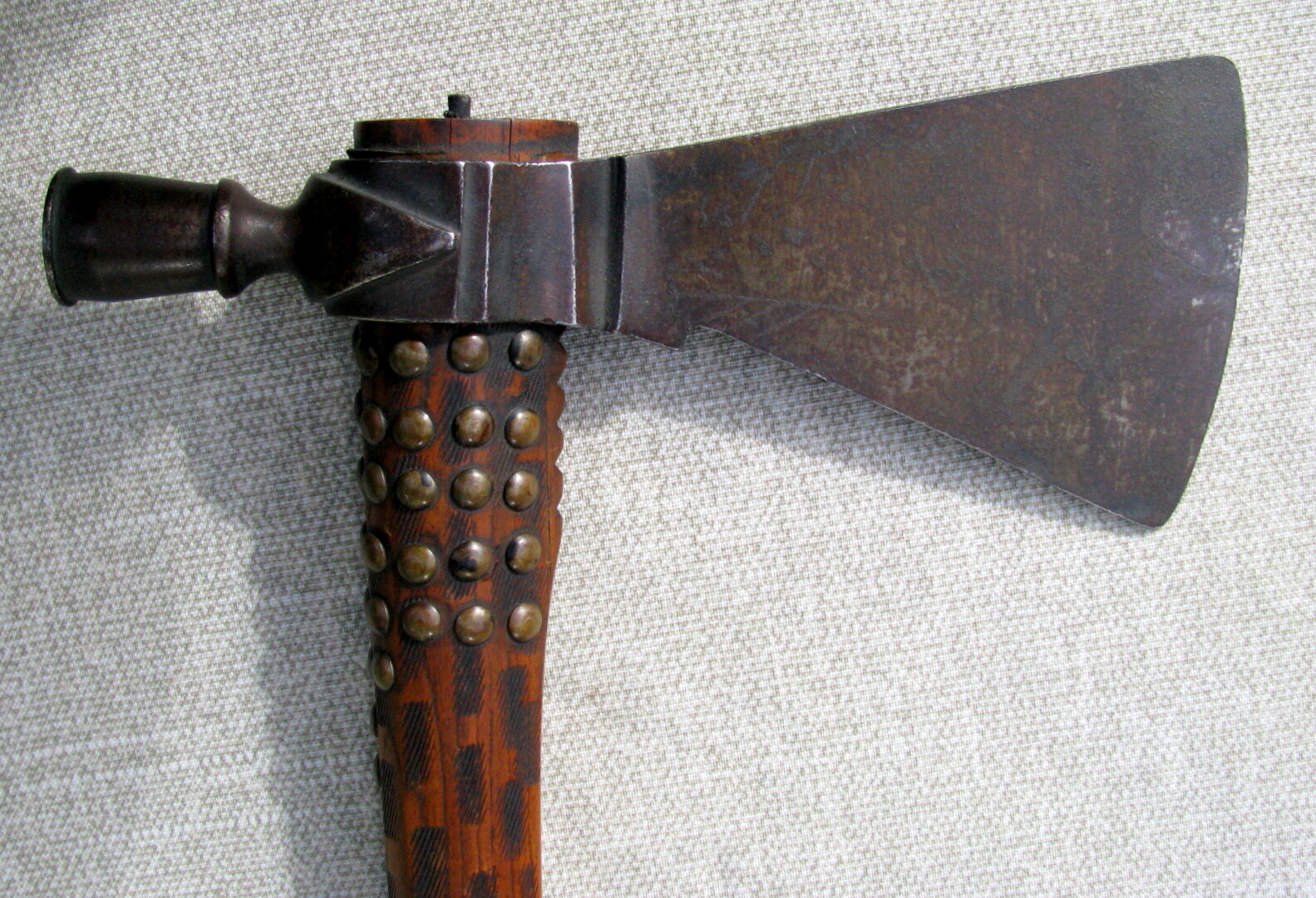 FINE ANTIQUE PLAINS INDIAN PIPE TOMAHAWK 100 TACKS/FILE BURNS 5 COLOR BEAD DROP