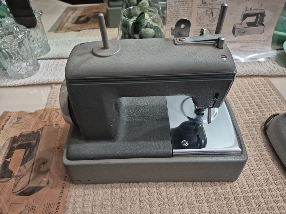 Vintage Sew Easy Model 43 Single thread sewing machine