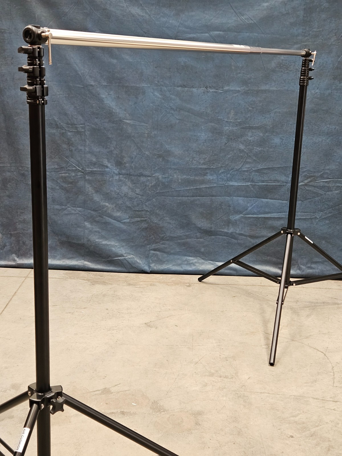 Manfrotto LL LB1128 3m Support for Roll Up Backgrounds – Good Condition