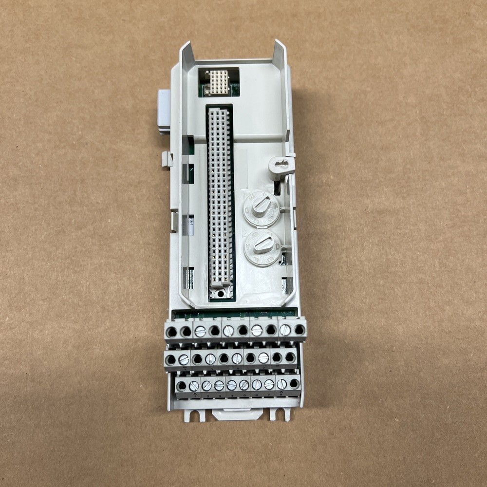 ABB 3BSE013231R1 Compact Module Termination Unit 250VDC/AC TU811V1