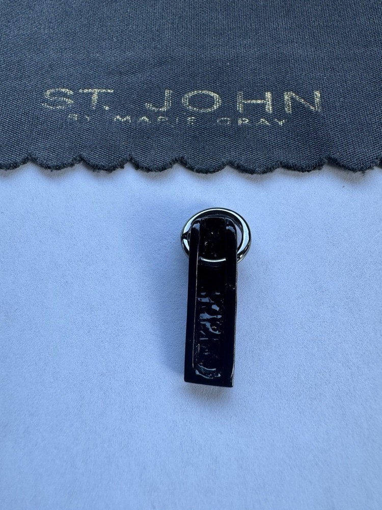 st john zipper pull