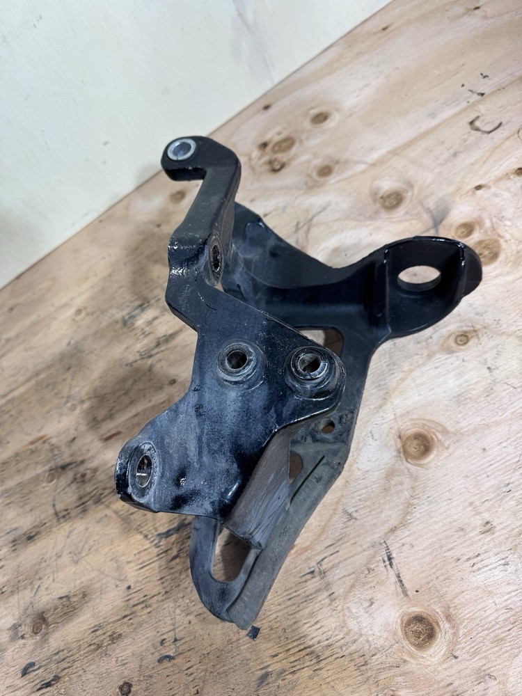 2021 KENWORTH T680 CAB MOUNTBRACKET Right 3768718