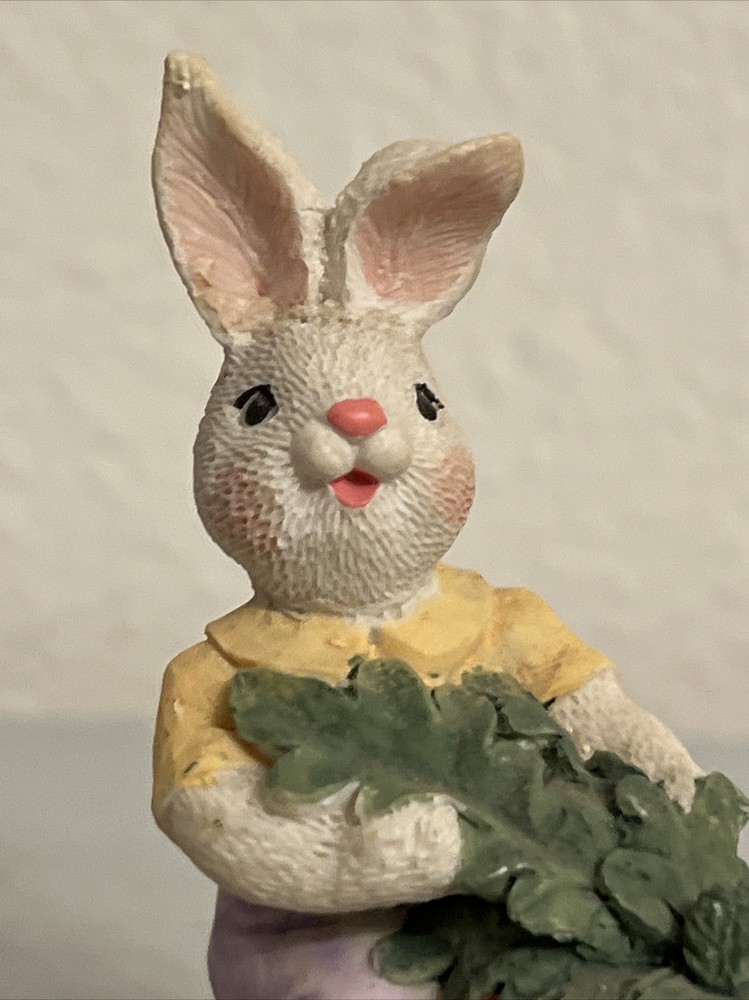 Carrot Patch Collection White Bunny Statue Figurine (Pre-Owned)