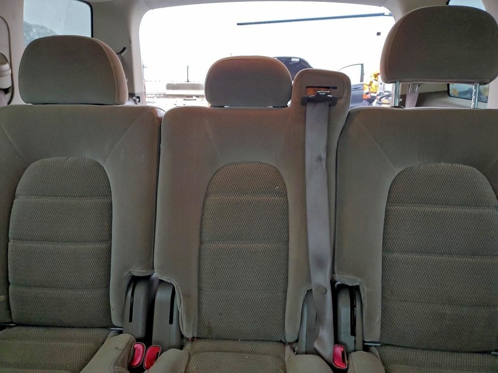 EXPLORER 2004 Glove Box 4945208