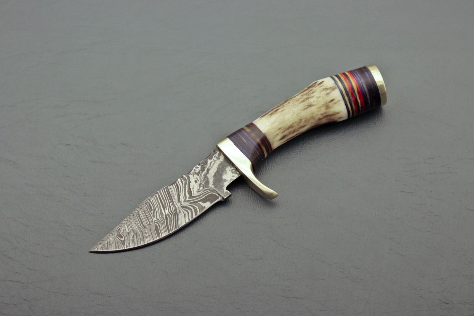 Stag Antler Gut Hook Hunting Knife Horn Handle Forged Damascus Steel Fixed Blade