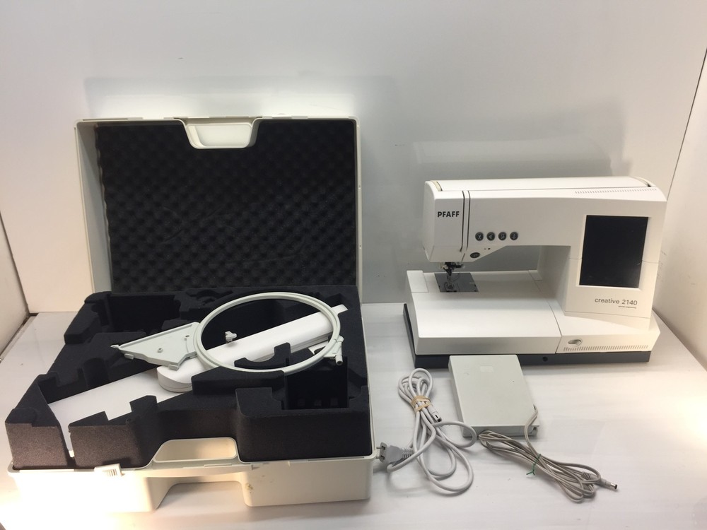 Pfaff Creative 2140 Sewing Embroidery Machine w/ Case, Embroidery , Hoops Bundle