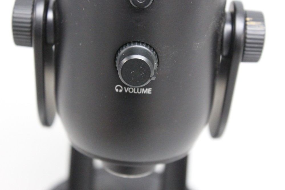 Logitech Blue Yeti A00132 Premium Multi Pattern USB Microphone