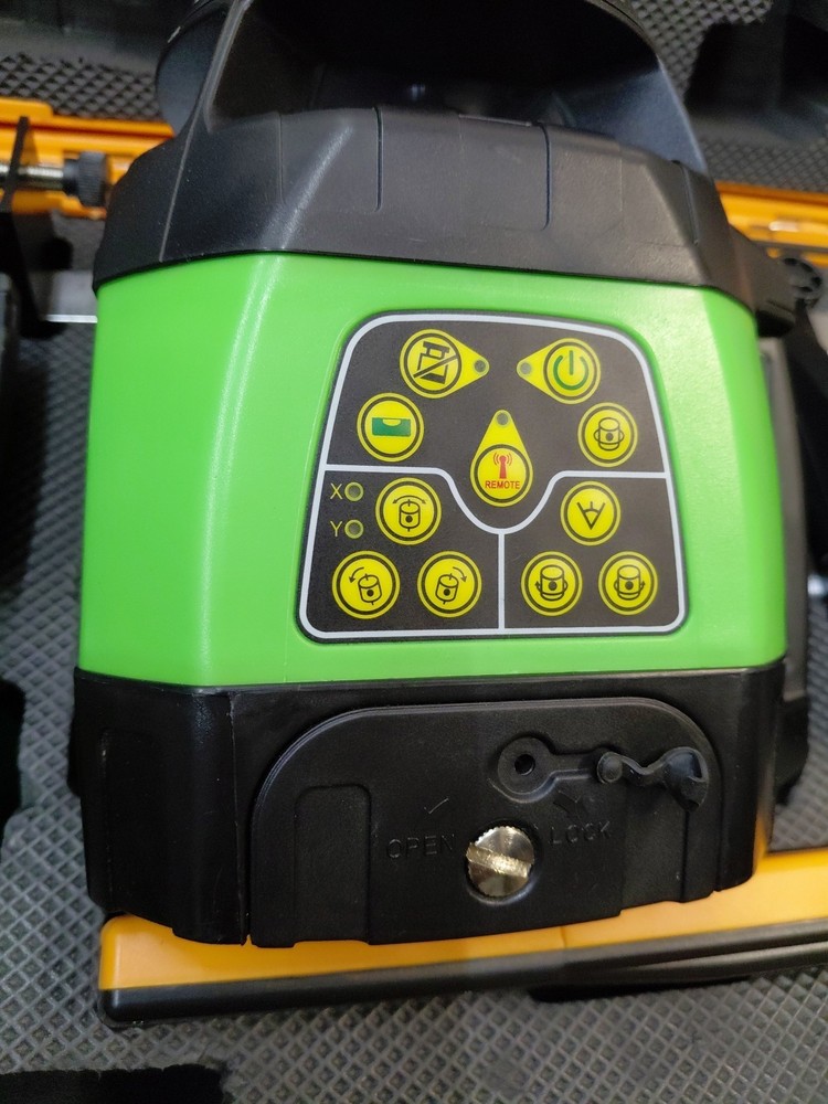 Johnson Level 40-6544 Electronic Self-Leveling Horizontal/Vertical Rotary Level