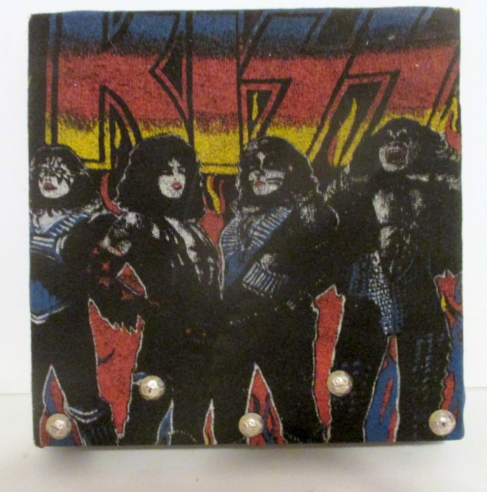 VINTAGE 1977 KISS ROCK BAND US TOUR T SHIRT FOLK ART STRETCHED ON BLOCK W/RIVETS