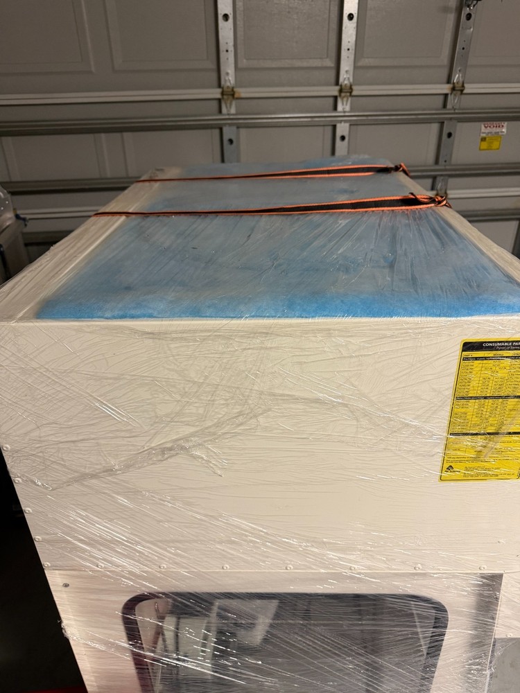 LAMINAR FLOW CABINET 36" WIDE VERTICAL UV