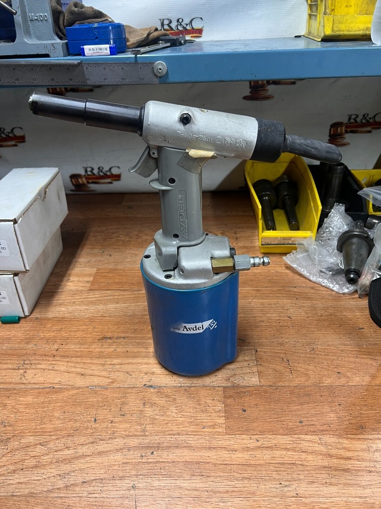 AVDEL PNEUMATIC RIVET GUN 749