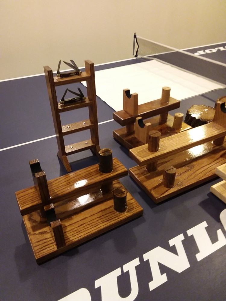 KNIFE DISPLAY STAND (RED OAK)