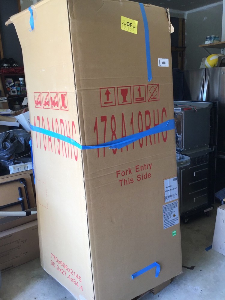 Avantco A23RHC 29" Solid Door Reach-In Refrigerator