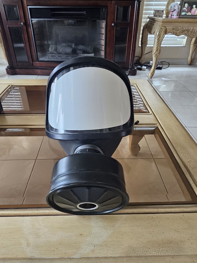 Single Filter Full Face Gas Mask With Spare Filter.