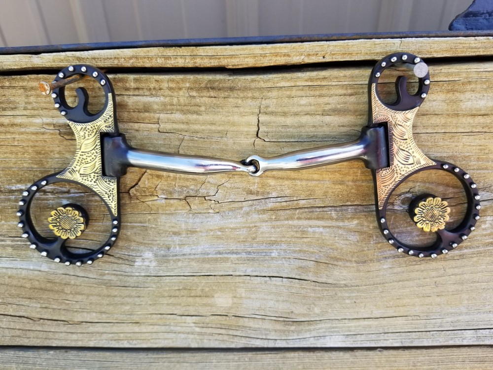 Dotted Short Round Shank Snaffle Bit