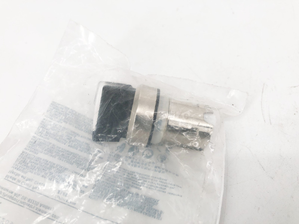 New Siemens 3SU1052-2BF60-0AA0 Selector Switch