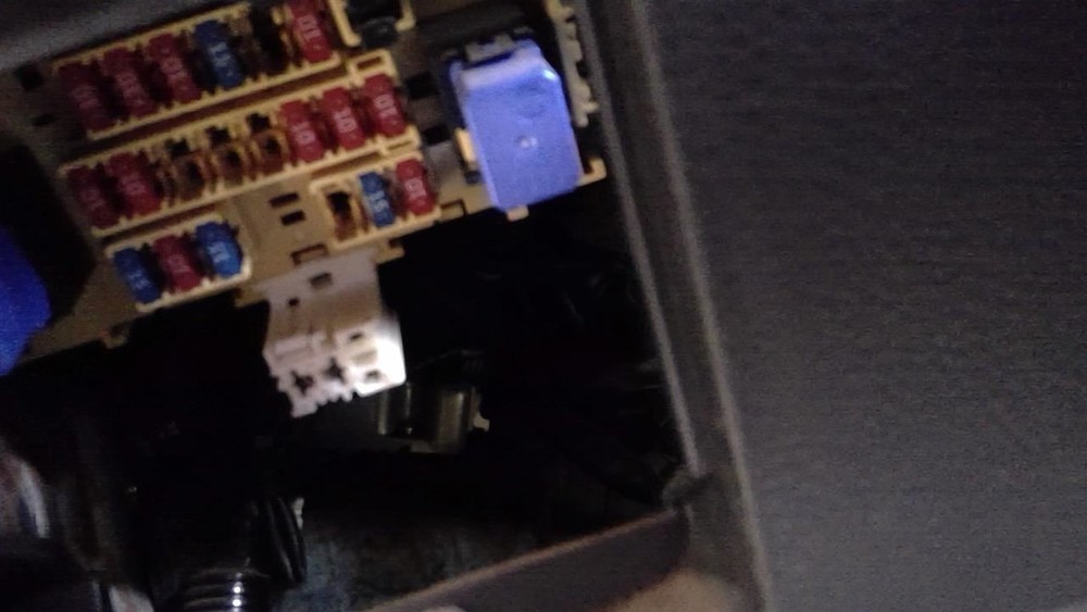 VERSA     2011 Fuse Box Cabin 6792