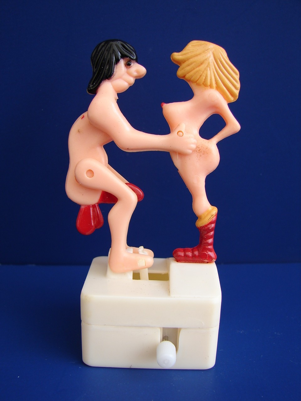 Vintage 1999 Adult Novelty Wind Up Action FUN LOVING COUPLE Toy Pipeline Product