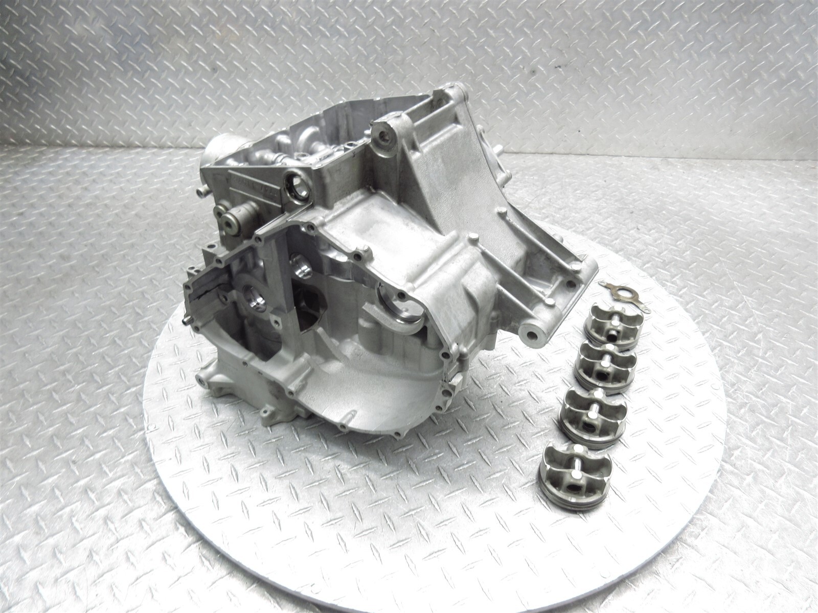 2015 11-20 Suzuki GSXR 750 GSXR750 Crankcase Case Engine Motor Block Piston Lot