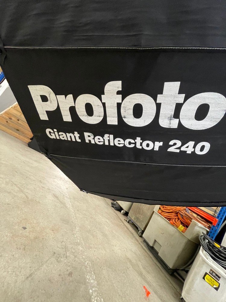Profoto Giant Reflector 240 8' Silver