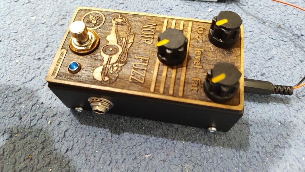 Noir germanium fuzz
