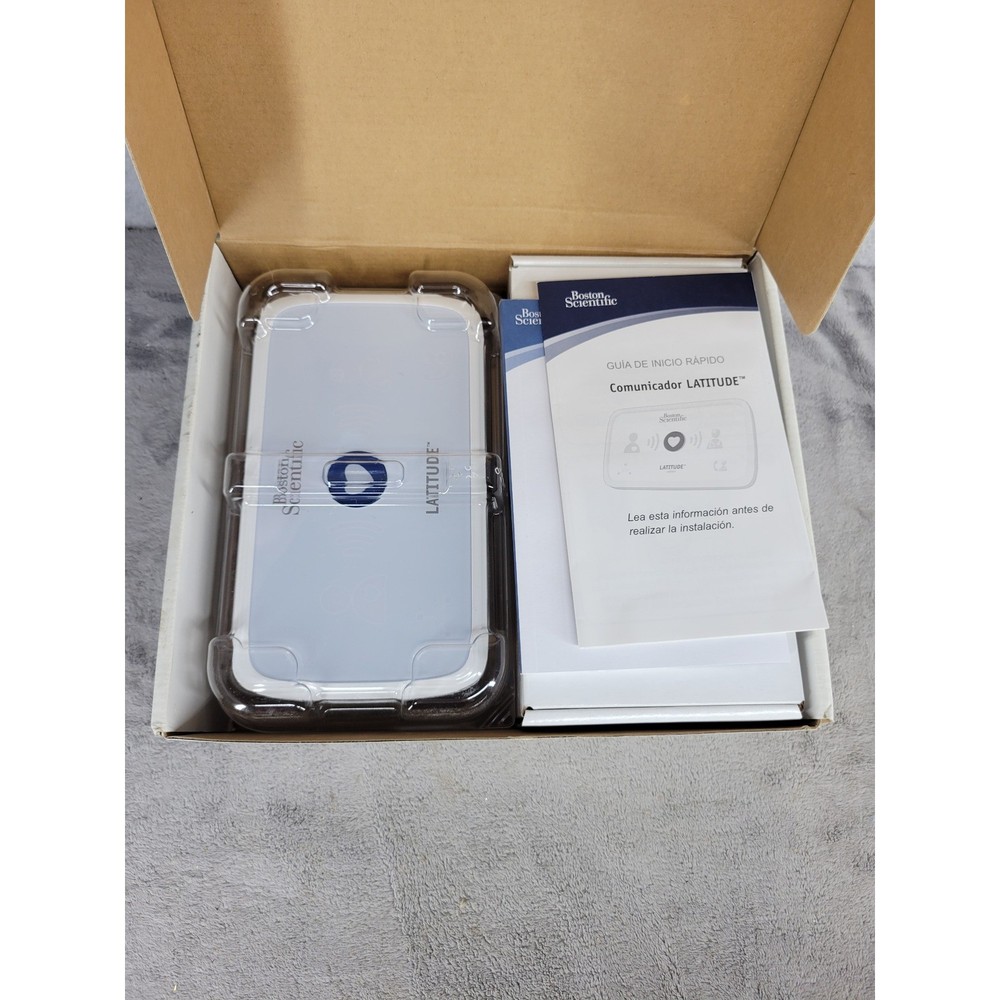 LATITUDE Communicator Model 6250 with Accessories