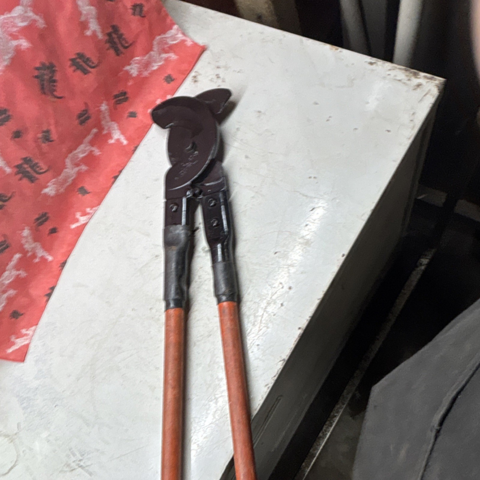 Klein Tools Manual Ratcheting Cable Cutter for Copper, 1 3/4” Max, 32 in #63045