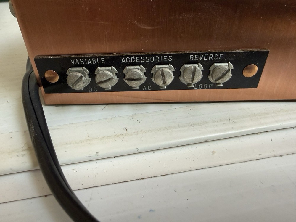 MRC 602 ModelPack HO & N Gauge Throttle Power Pack w/ Reverse Loop Control USED