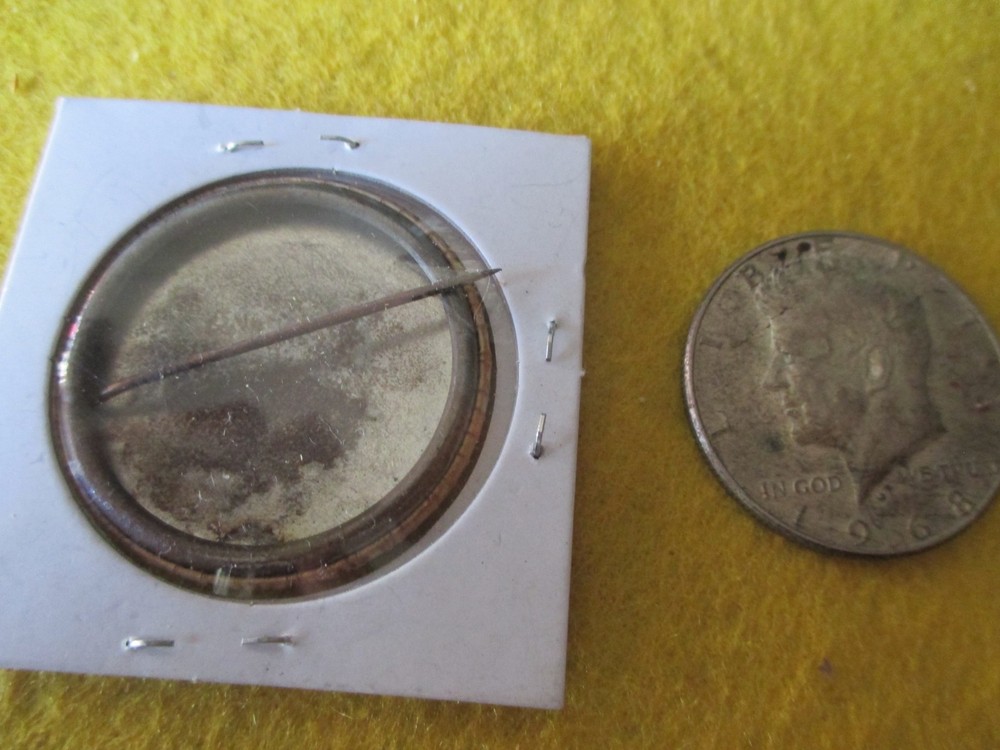 ORIGINAL WWII HOMEFRONT P-38 LIGHTING KEEP'EM FLYING LOCKHEED 1942 BUTTON