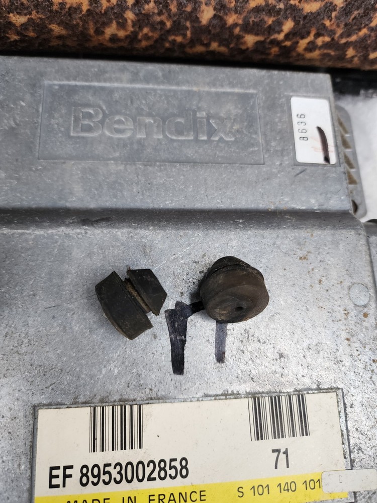 86-92 Jeep Comanche Oem Tailgate Rubber Bump Stop Bedside Dampner