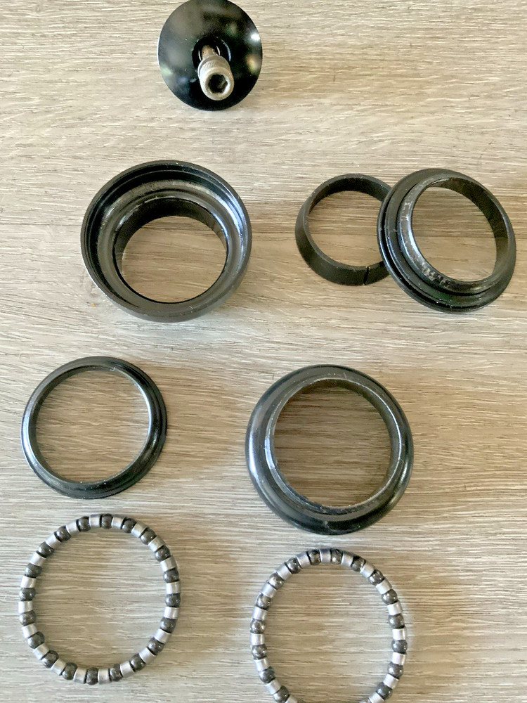 WTB MOMENTUM COMP THREADLESS HEADSET 1 1/8 INCH WITH STEM CAP AND BOLT