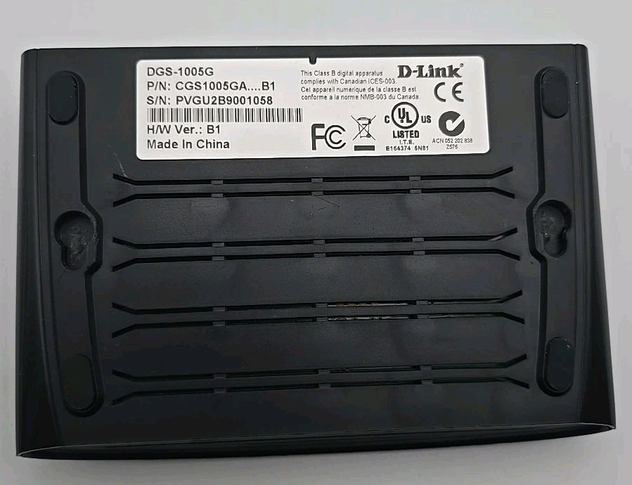 D-Link (DGS-1005G) 5-Ports External Ethernet Switch.