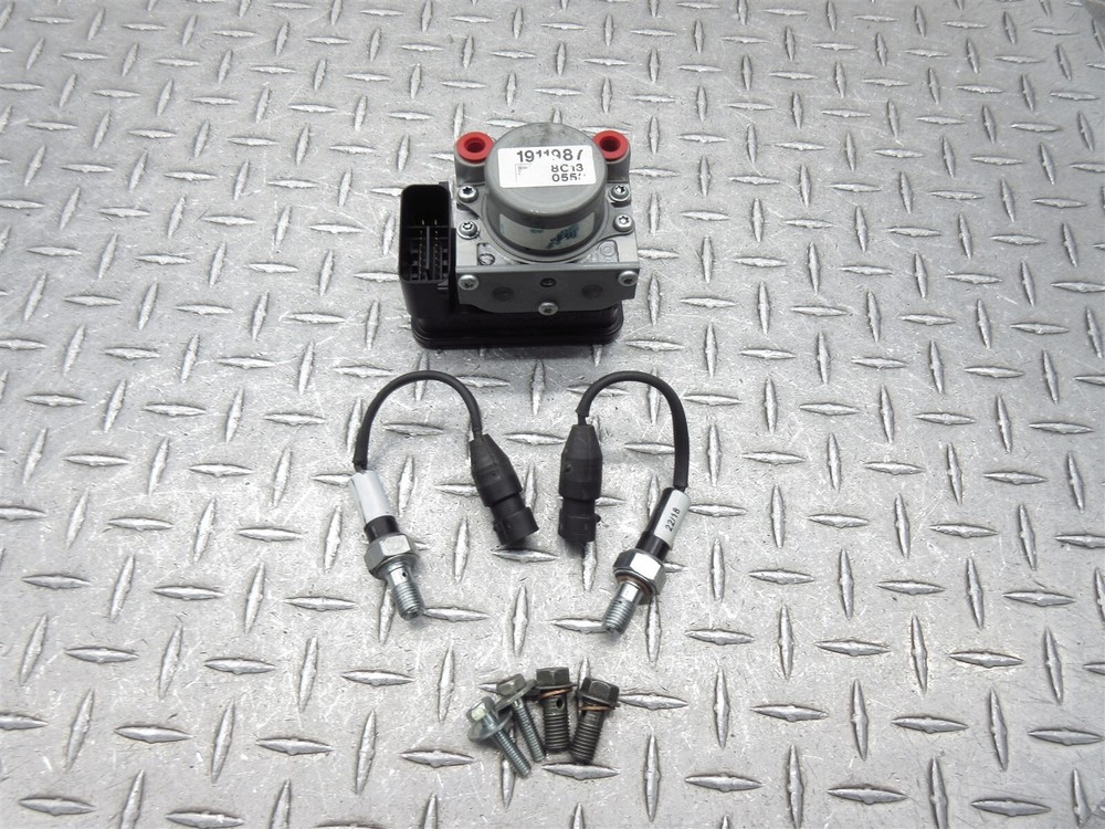 2018 17-23 Indian Chieftain Limited ABS Pump Brake Module Control Unit Sensor