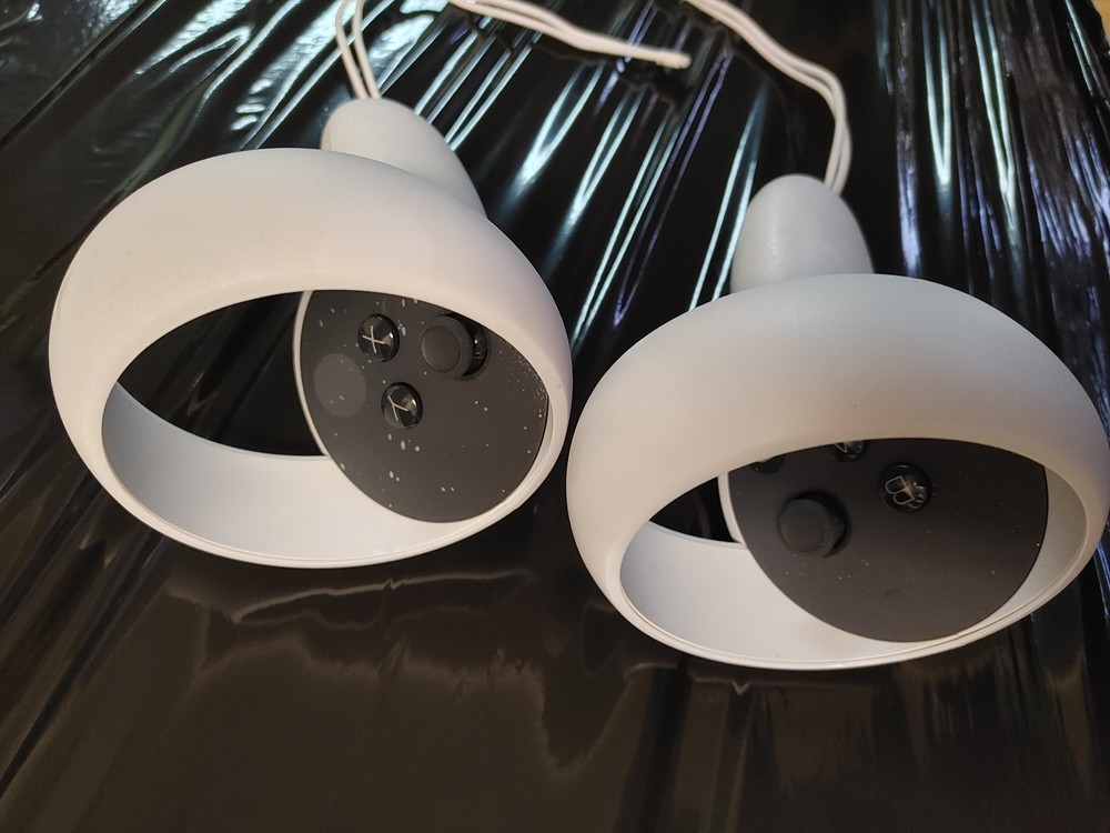 Genuine Oculus Meta Quest 2 VR Left and Right Controllers