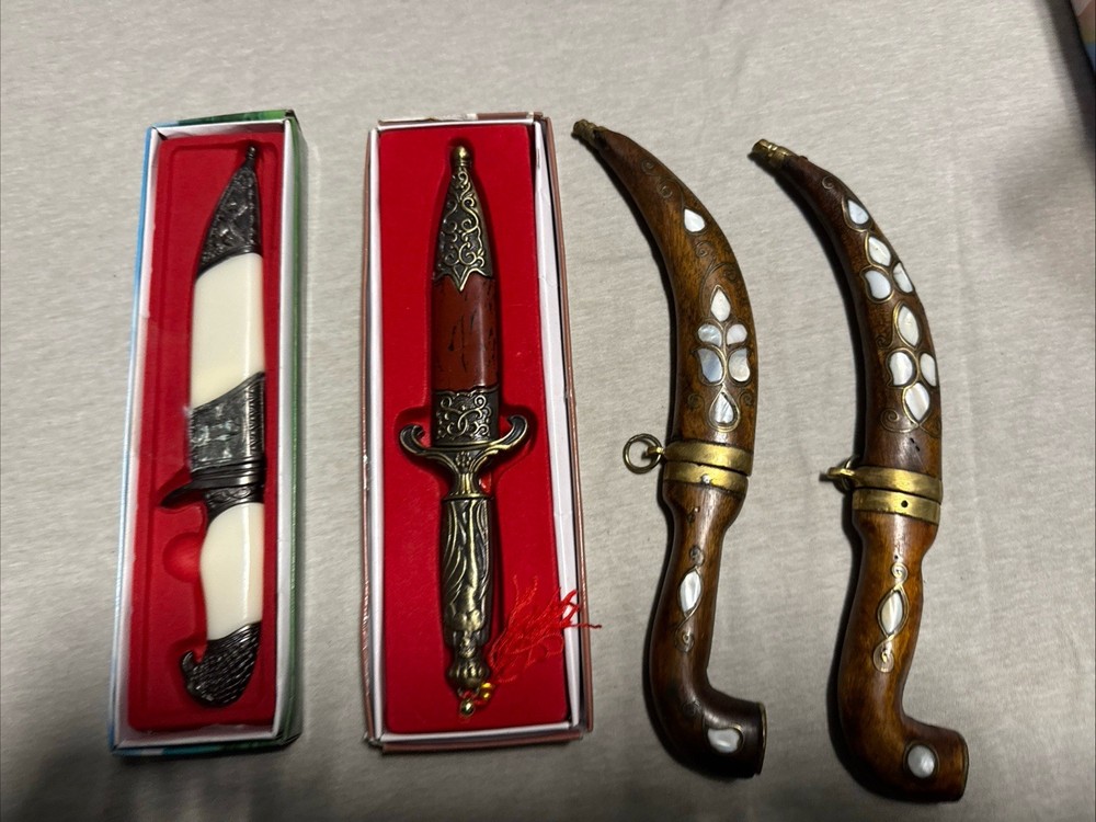 Souvenir Dagger Collection