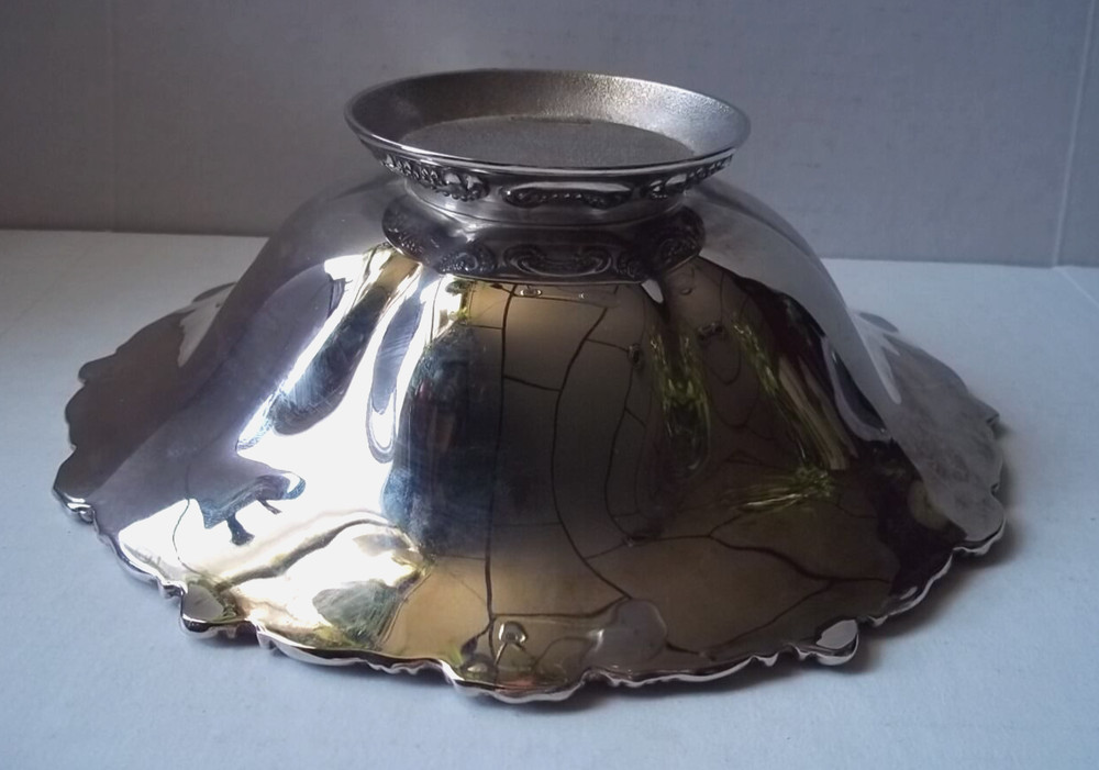 Wallace silverplate bowl in box. Pre-owned.