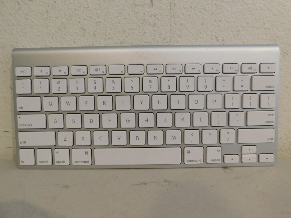 Apple Magic Keyboard Wireless Model A1314 - Works