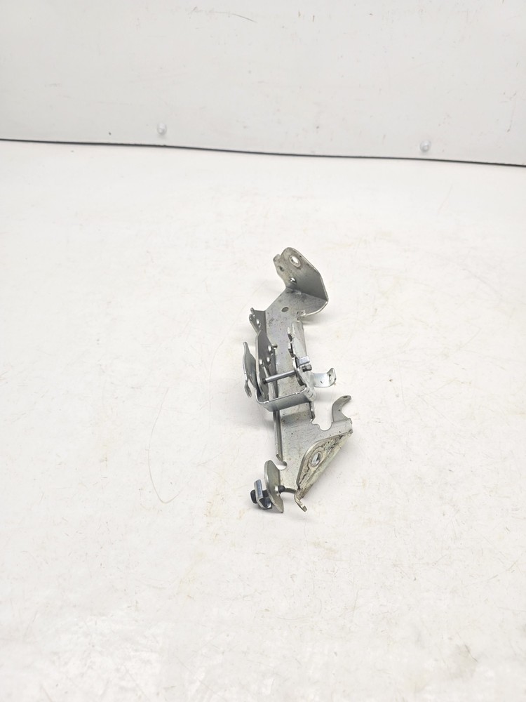 BRIGGS AND STRATTON ENGINE CONTROL BRACKET 798916