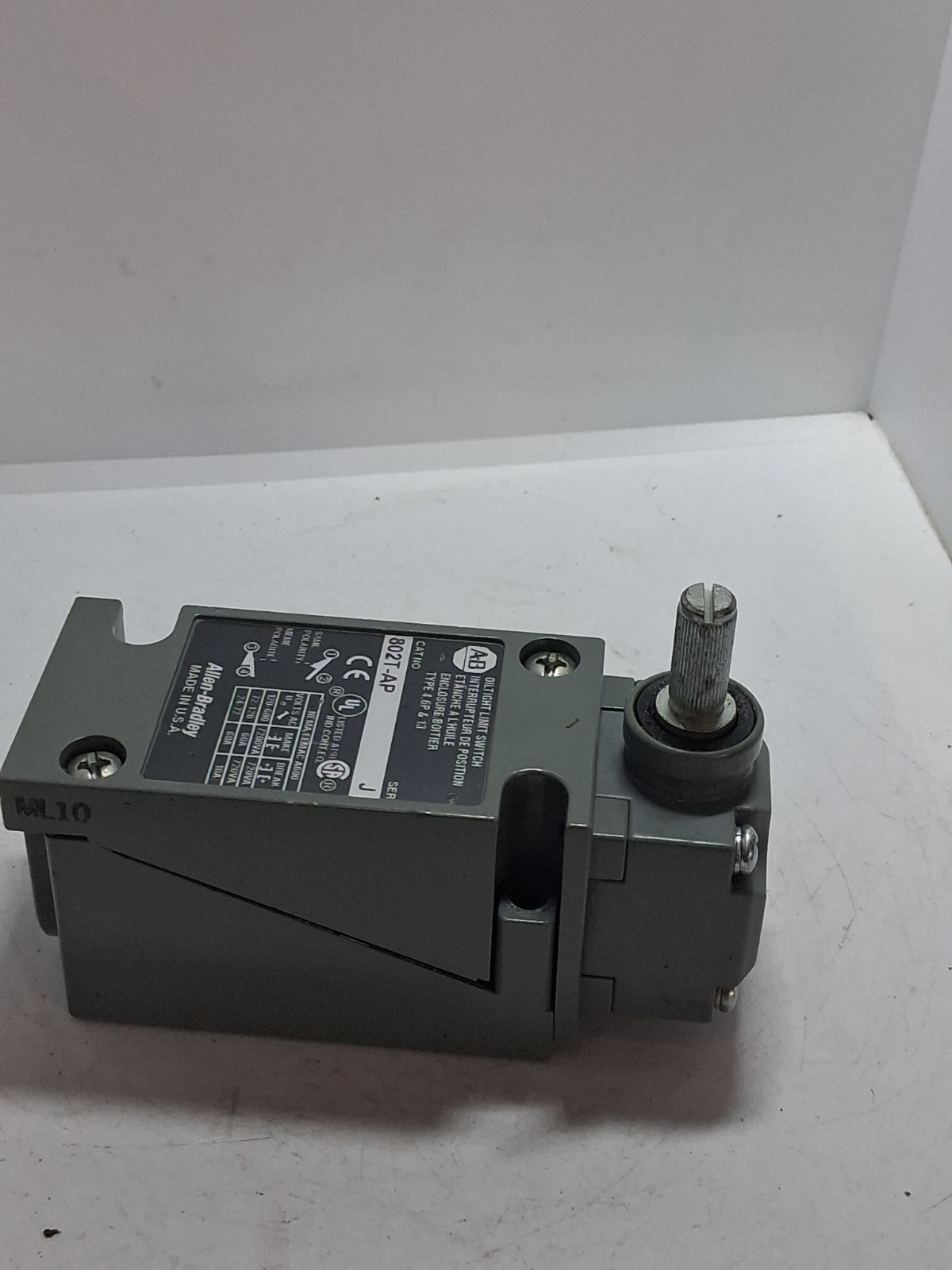 ALLEN BRADLEY 802T-AP LIMIT SWITCH OILTIGHT 600V 10A TYPE 4 & 13 SERIES J