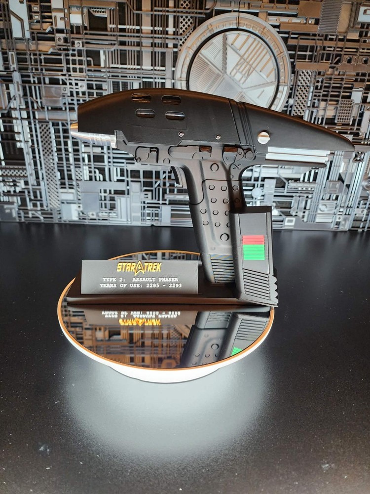 Star Trek V and VI - Type 2 Assault Phaser - Working Trigger and Removeable Clip