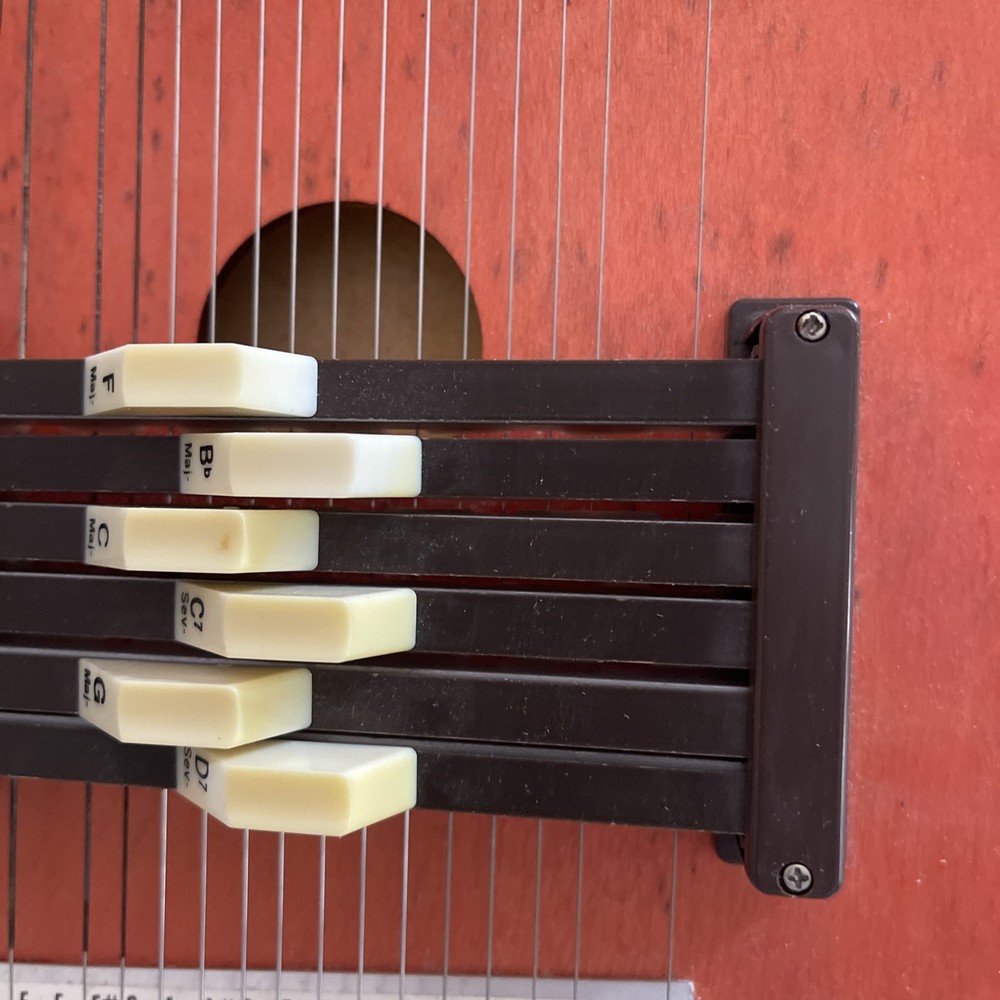 OSCAR SCHMIDT AUTO HARP 6 CHORD 18 STRING