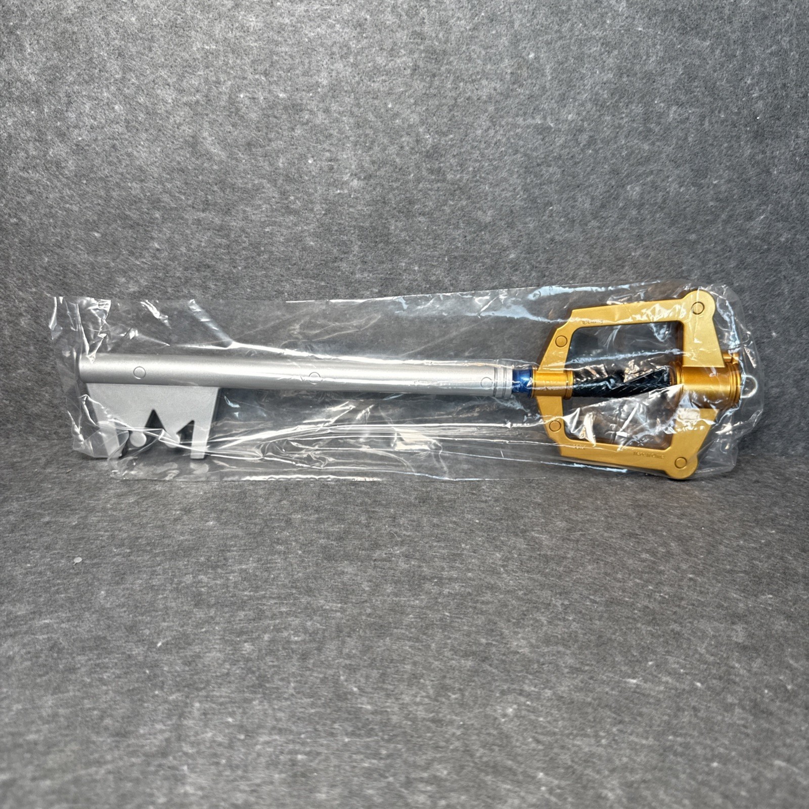 Square Enix KINGDOM HEARTS 14" Replica Light Up Keyblade Kingdom Key NEW Disney