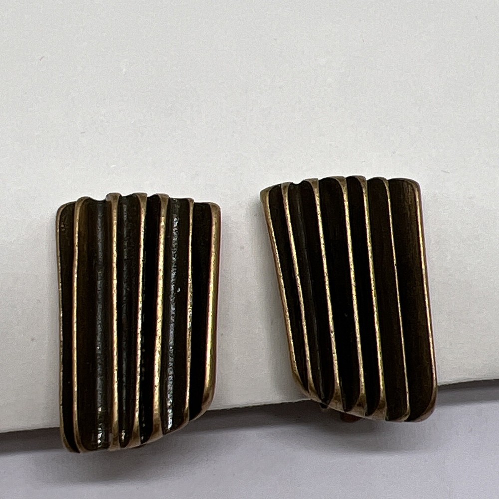 Signed CHICO'S Brass-tone Clip-on 1” Earring (6633)
