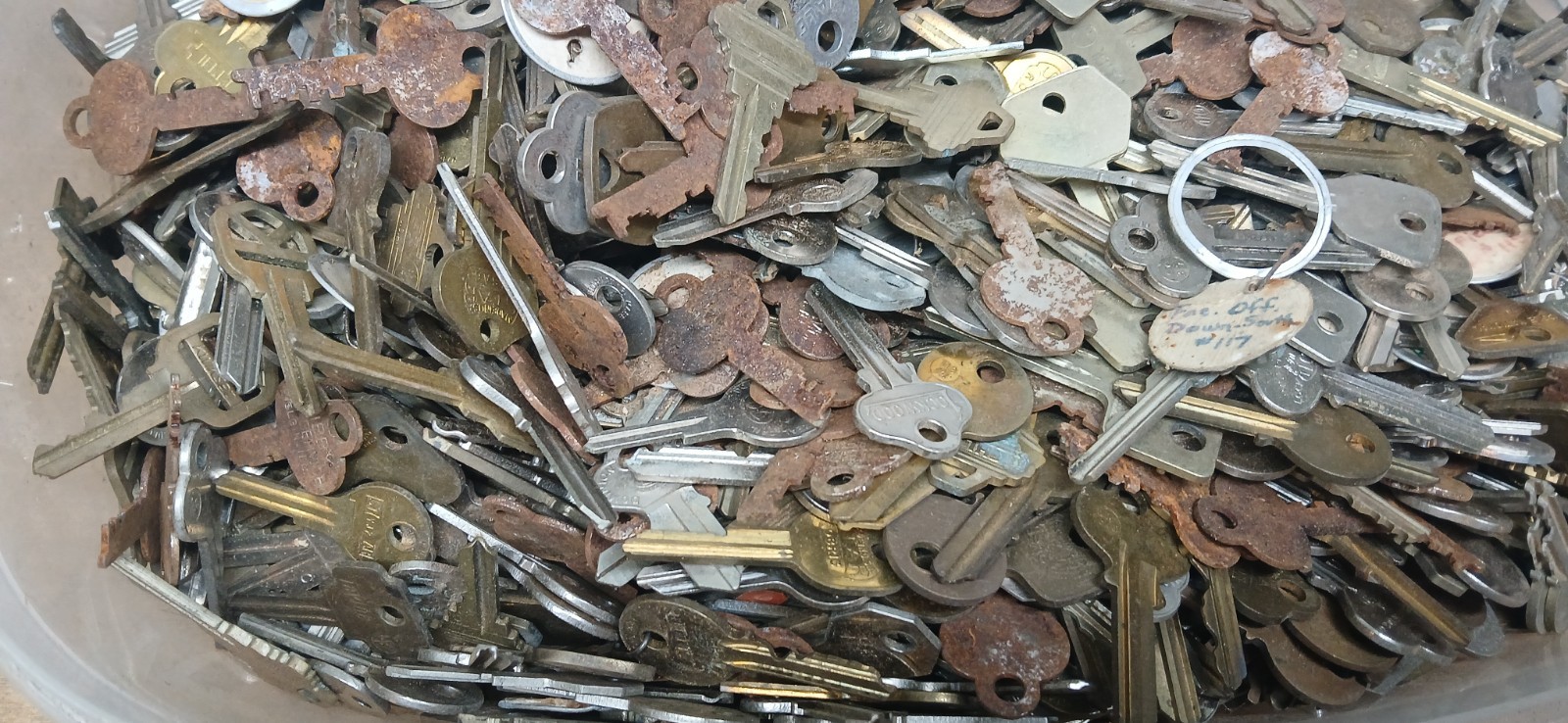 Large Lot 100 Miscellaneous Vintage Keys Padlocks Drawers Doors RANDOM 100 KEYS
