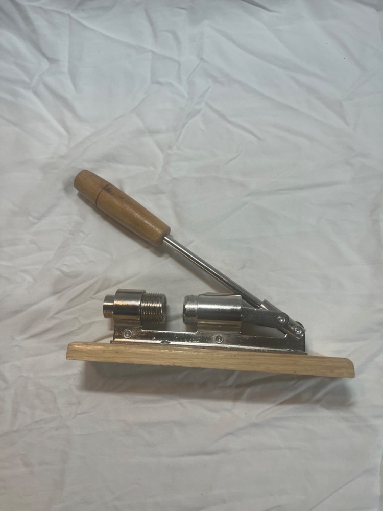Nut Cracker - Silver/Wood