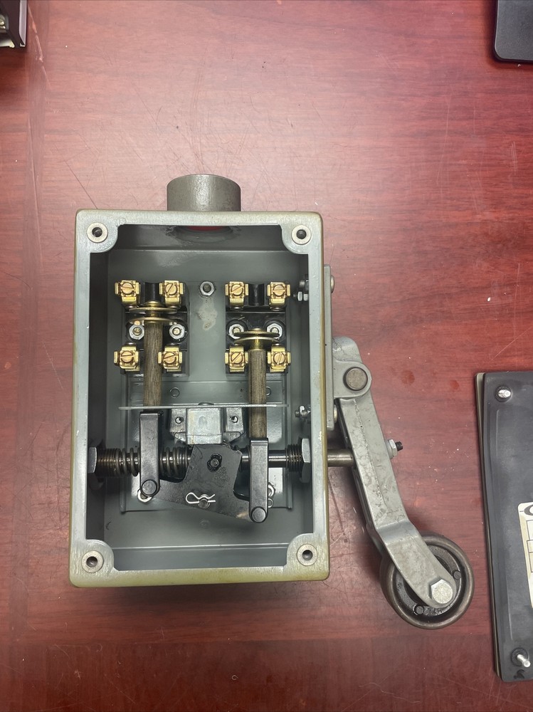 Rees, Inc Limit Switch 04939-200 Left Hand