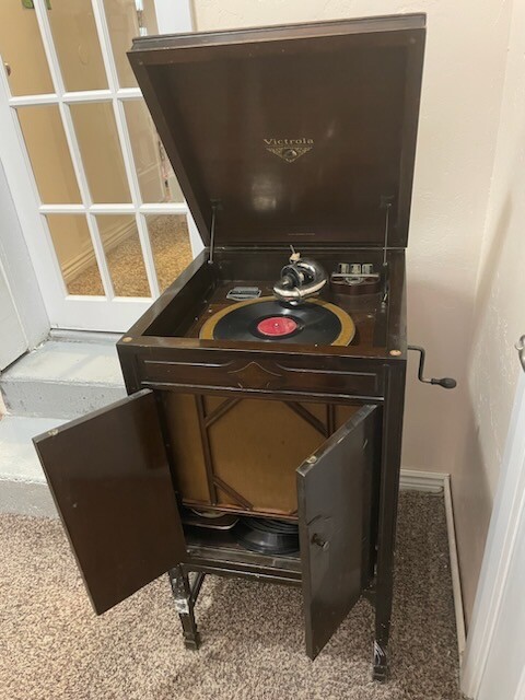 Antique Working Victrola