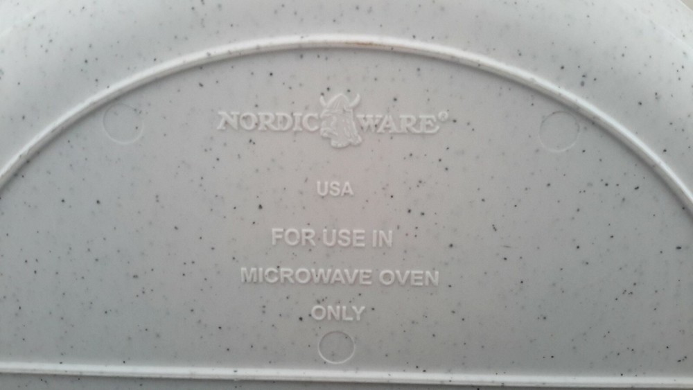 Nordic Ware Microwave Omelet Pan White EUC
