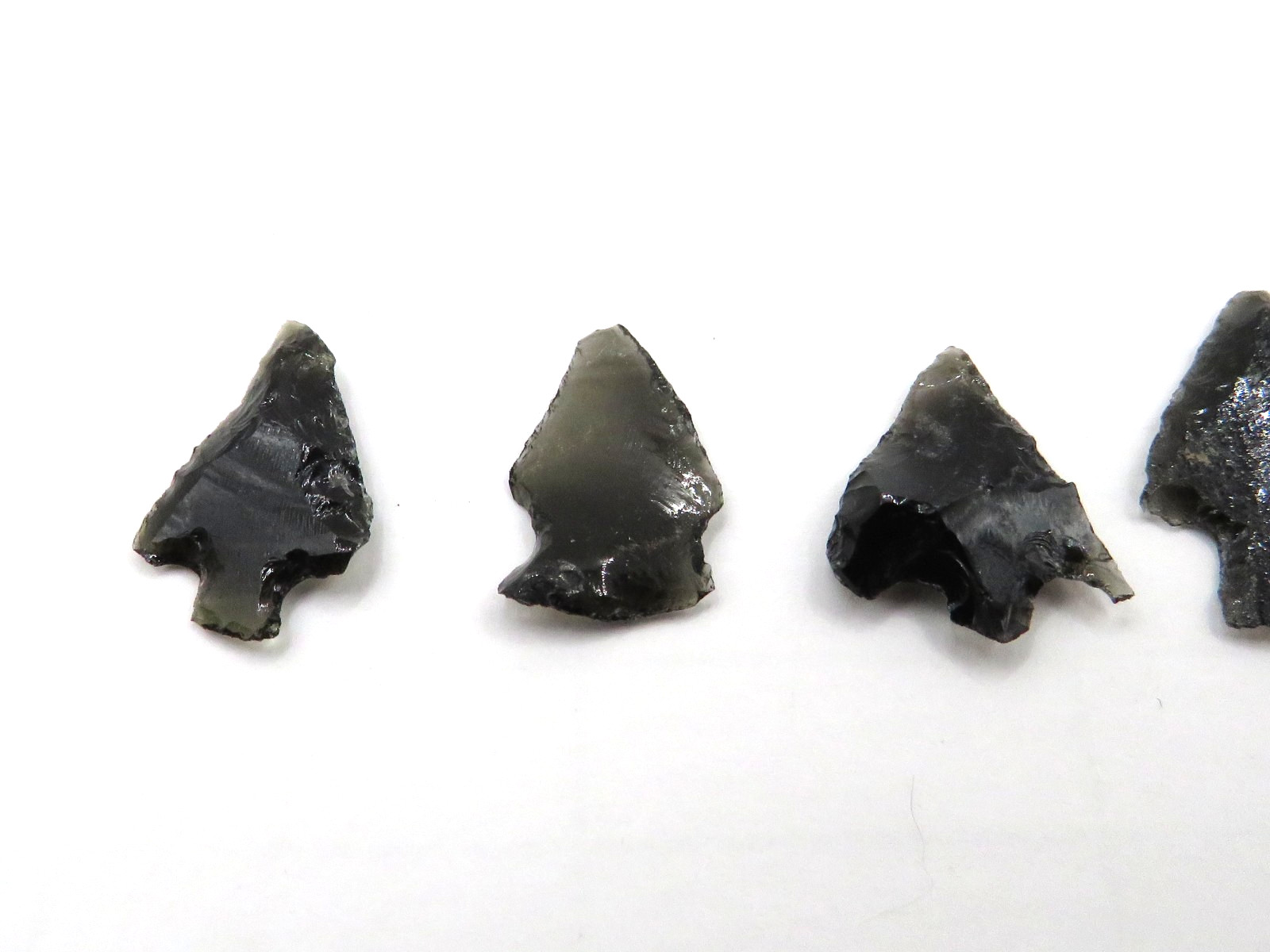 LOT OF 8 INDIAN NATIVE AMERICAN ARROWHEAD / PROJECTILE POINTS FOUND IN OHIO**